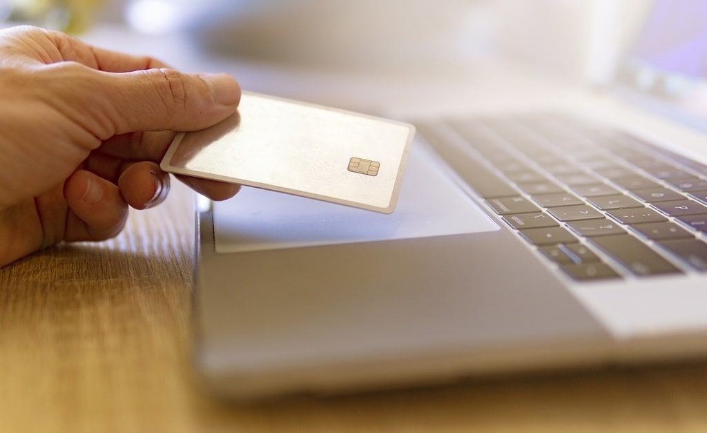 Comment identifier les arnaques courantes sur les sites d'achats en ligne ?